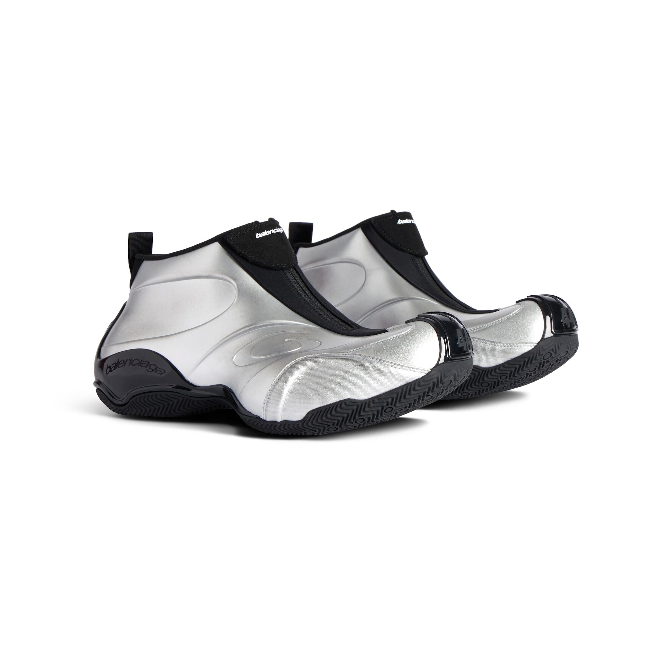 Men's Basketball Sneaker in Silver/black