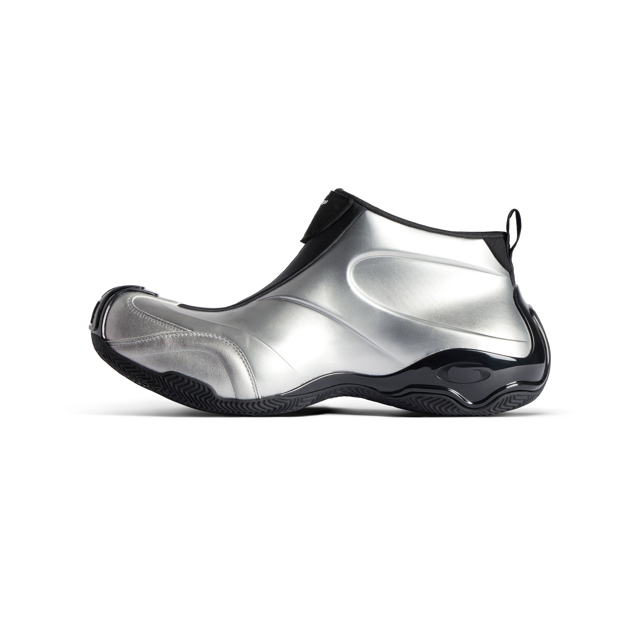 Men's Basketball Sneaker in Silver/black