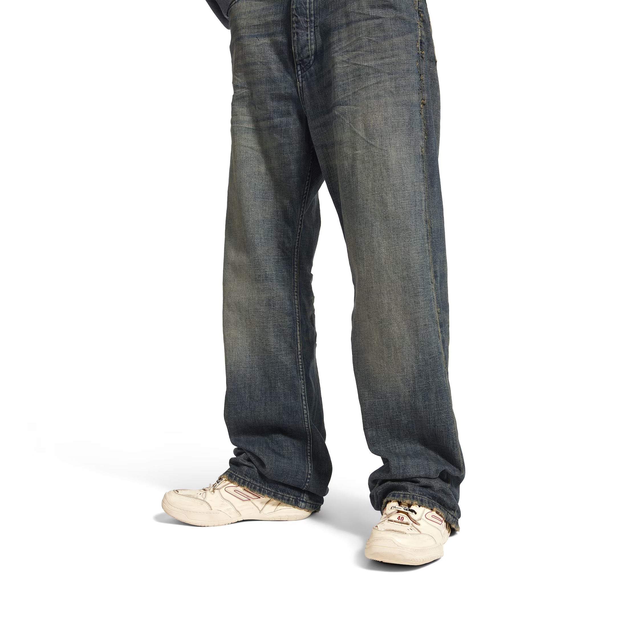 Men's Hamptons Medium Worn-out Sneaker in Off White/red